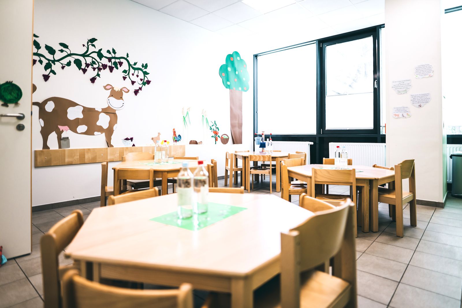 Essbereich mit Kindertischen
